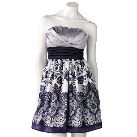 Dresses & Skirts - Paisley Strapless Dress